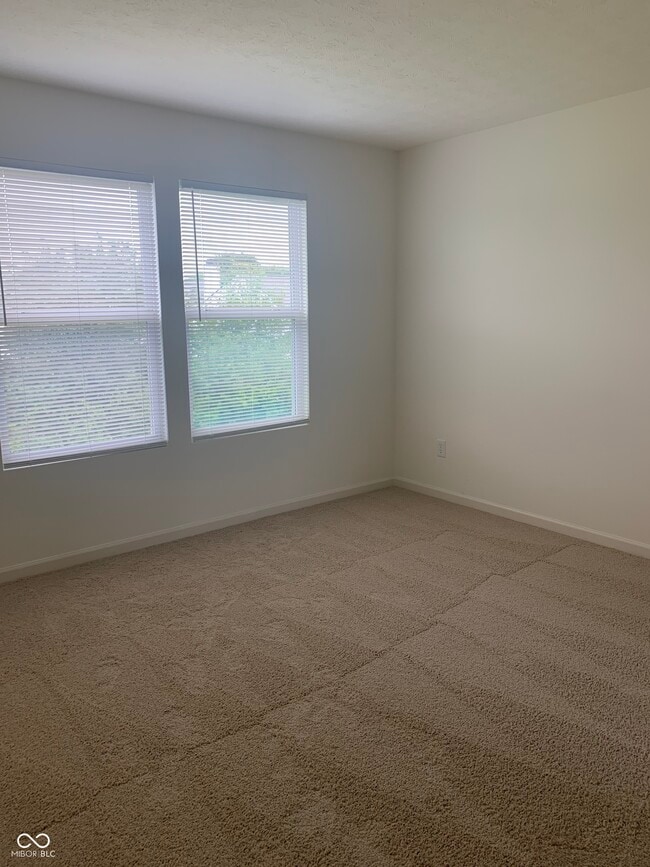 Building Photo - 2014 Falcon Ct