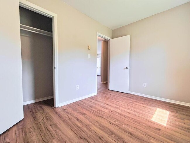 Building Photo - 4437 Layola Ave