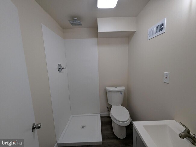 Building Photo - 6327 Willowood Ln