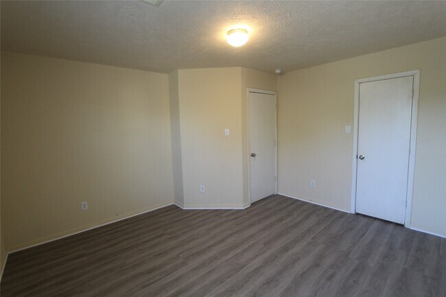 Building Photo - 5707 Saluda Creek Ln