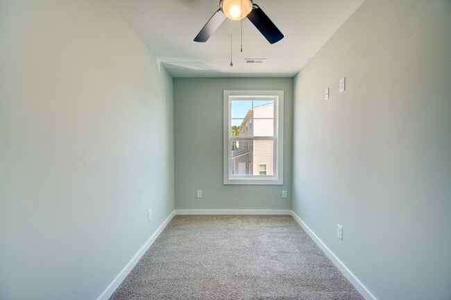 Building Photo - BEAUTIFUL! 2 Bedroom with Flex Space Townhome in Sneads Ferry