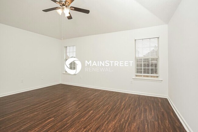 Building Photo - 3 Bedroom Pet-Friendly Home in MEMPHIS, TN with Main Street Renewal