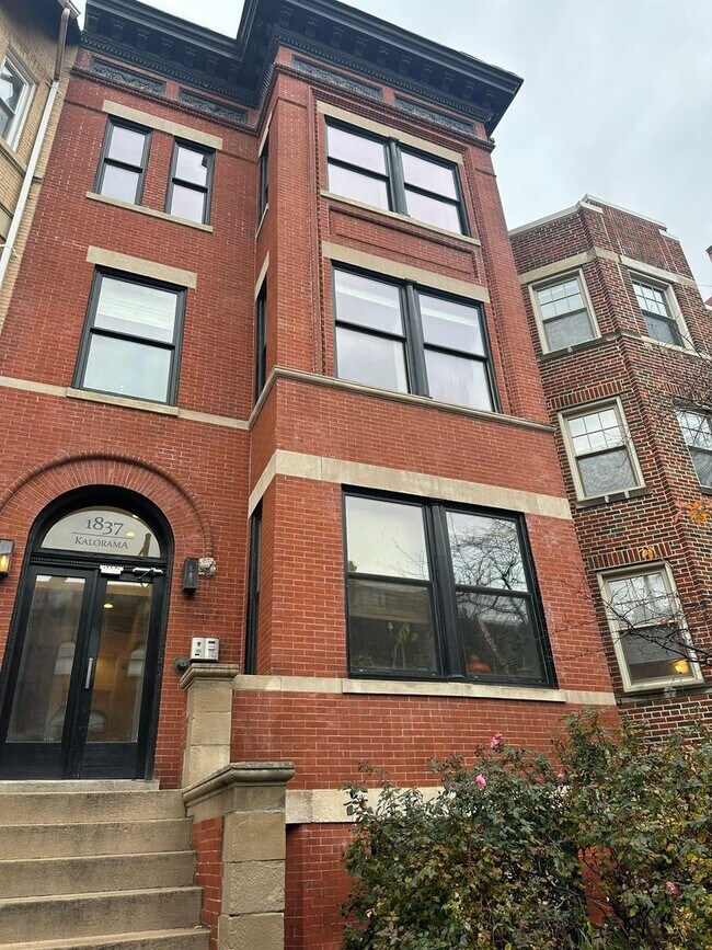 Building Photo - 1 Bedroom, 2 Bath Condo