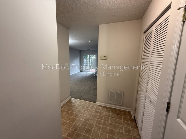 Building Photo - 11185 Kensington Pl