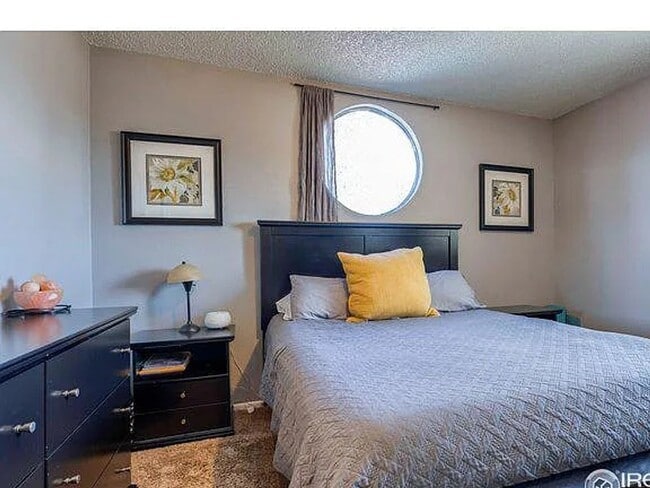 Building Photo - Students Welcome! 4 Bedroom 2 bath split level home - Available in June!