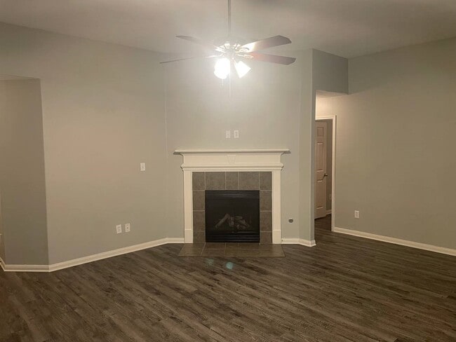 Building Photo - 3335 Fiorella Way