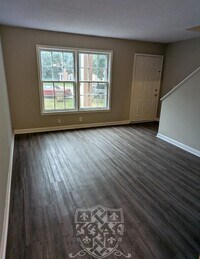 Building Photo - 813 Holder Ct