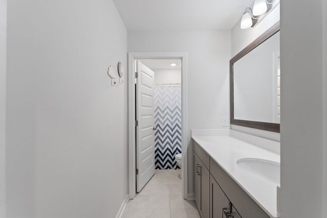 Building Photo - 505 S Oak Crst Dr