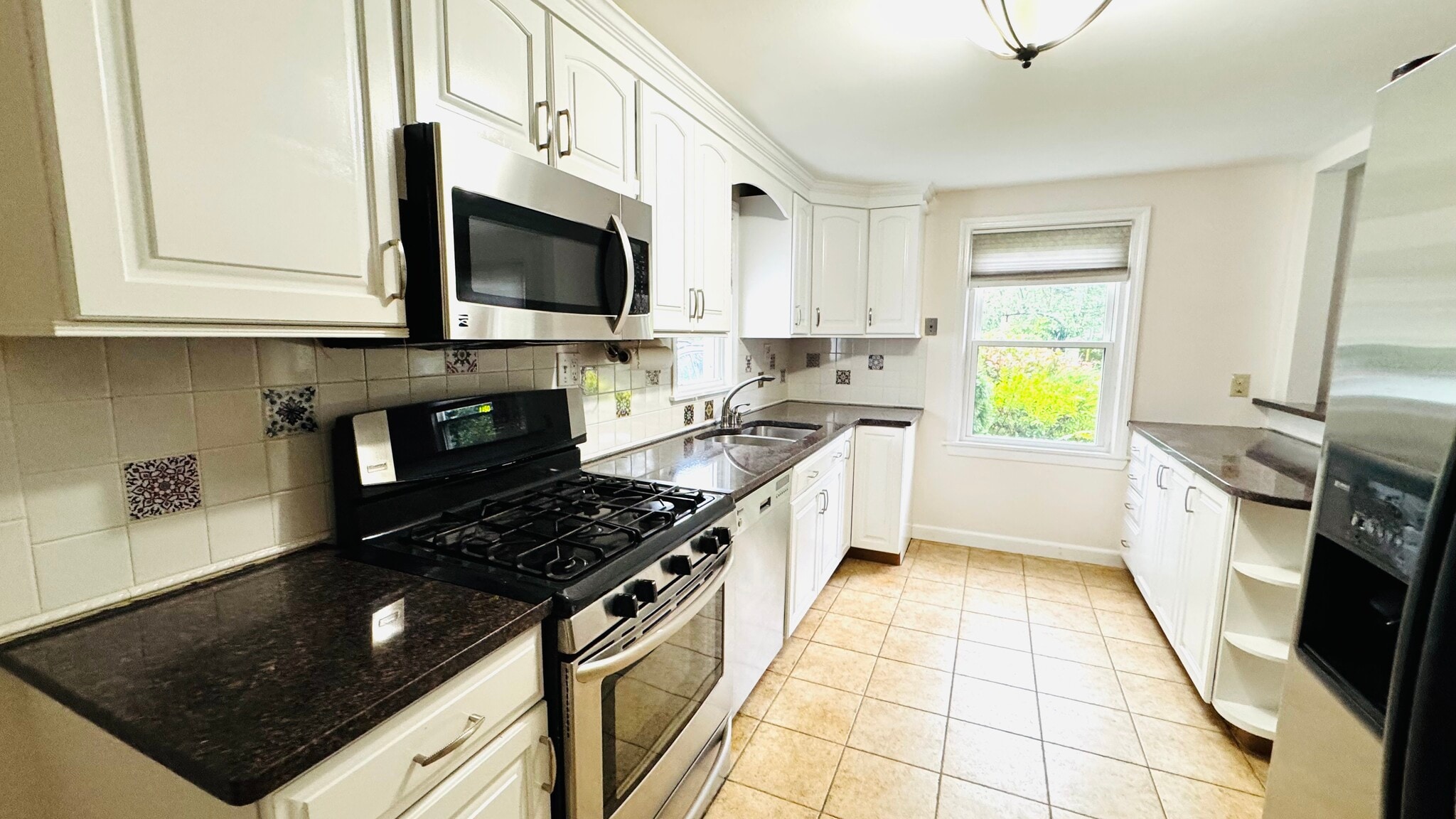 Kitchen - 7 Oak St