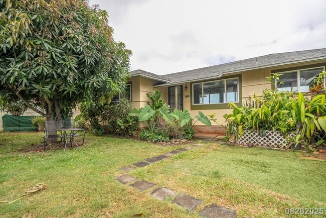 Building Photo - 3br - 910ft2 - 3br/1ba/2pkg Halawa Heights...