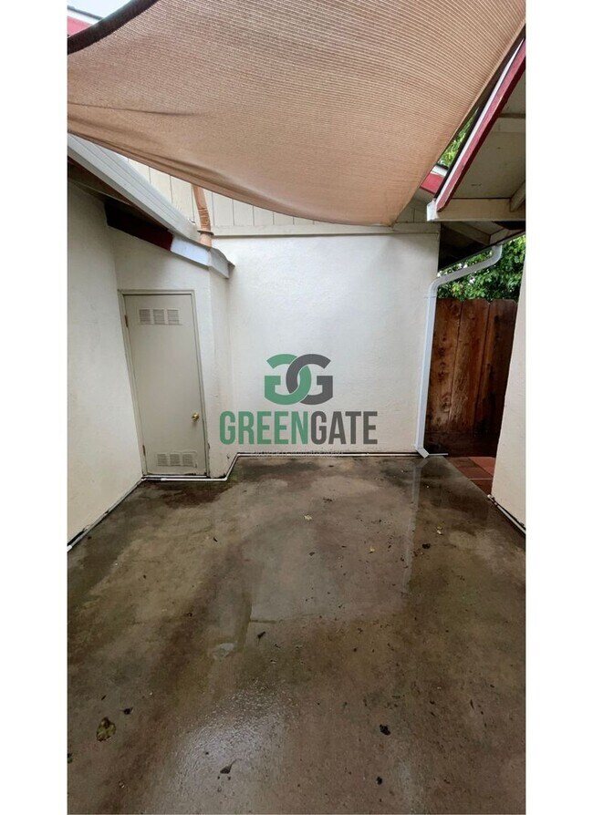 Building Photo - 3517 Woodglen Dr