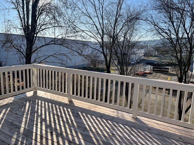 Building Photo - 28thse