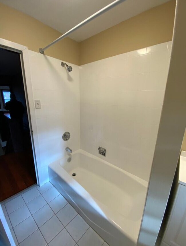 Building Photo - 218 Noble St