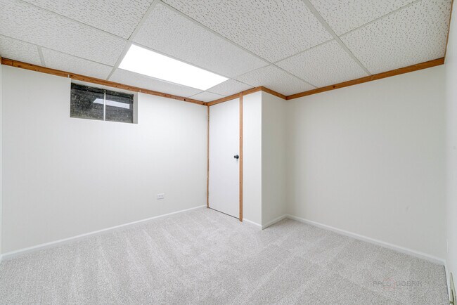Building Photo - 887 Saybrook Ln