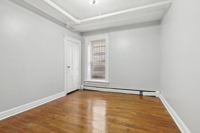 Building Photo - 162 Fairview Ave