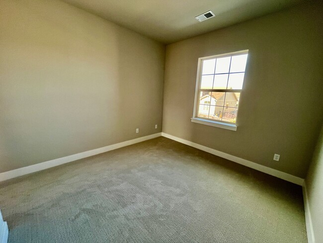 Building Photo - **$1000 off Move in Special** 5 bed 4 Bath IMMACULATE NEW BUILD in THORNTON!!