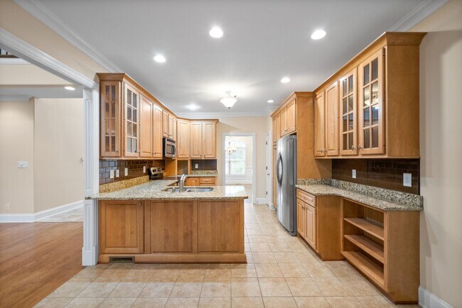 Building Photo - Gorgeous Upscale Home in the Gated Savanna...