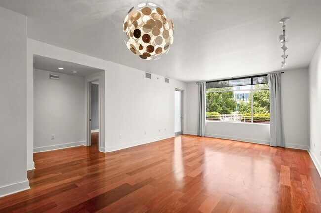 Building Photo - 210 Lee Barton Dr