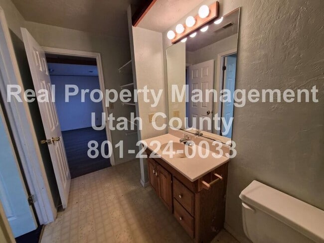 Building Photo - 590 E 1090 N