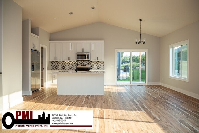 Building Photo - 5 Bedroom 3 bath, beautiful home in North ...