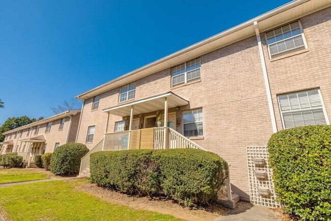 Building Photo - Open House- Friday 3/20/2026 and is there a way you can also add to the description ? $1250 CREDI...