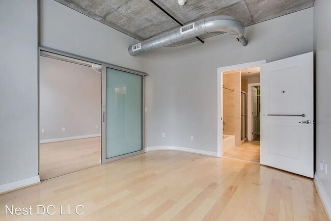 Building Photo - Loft Style Two bedroom W/Parking & Storage Included, Over 1,000 Square Feet!
