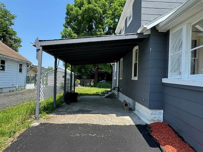 Building Photo - 400 Willow St