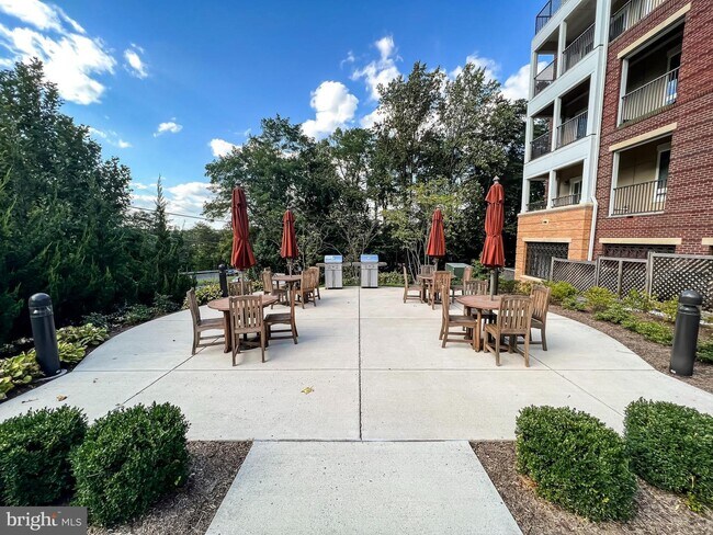 Building Photo - 1675 Bandit Loop