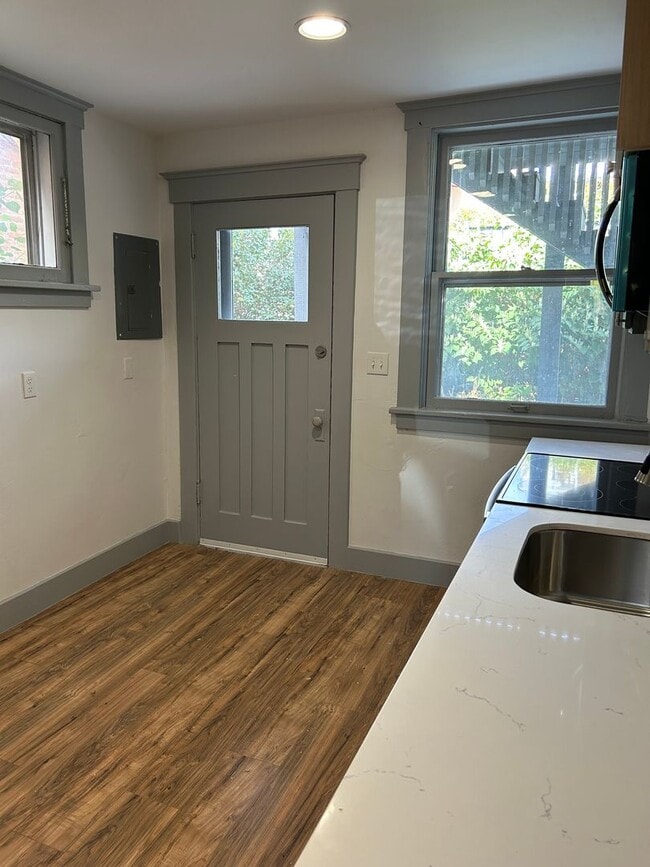 Building Photo - 1041-1045 W Galena