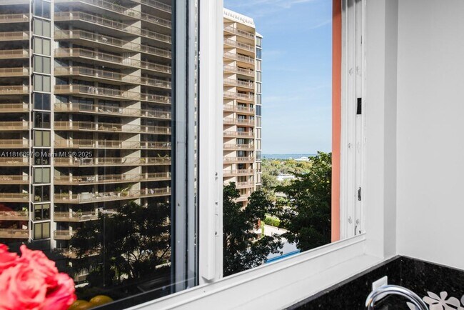 Building Photo - 2951 S Bayshore Dr