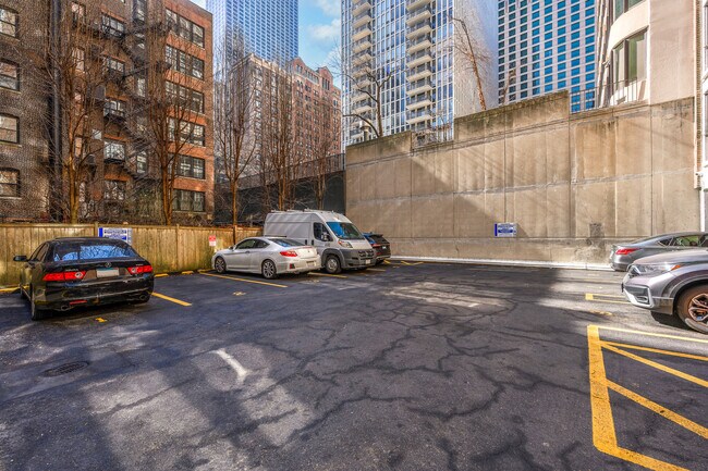 Building Photo - 227 E Walton Pl