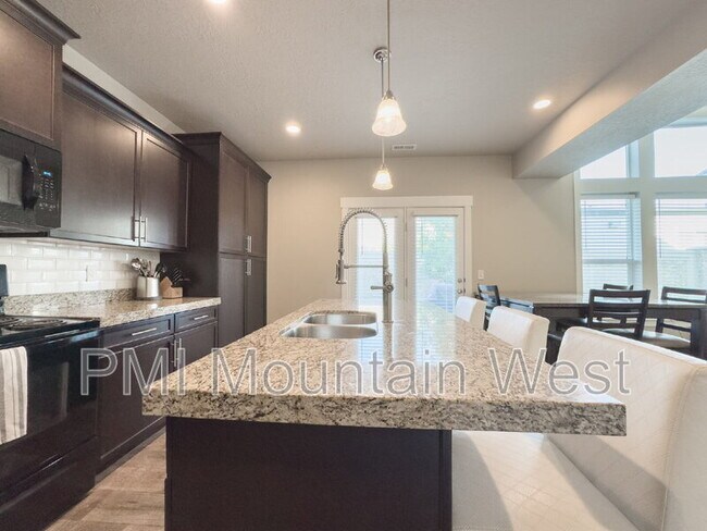 Building Photo - 12702 Stone Heights Dr