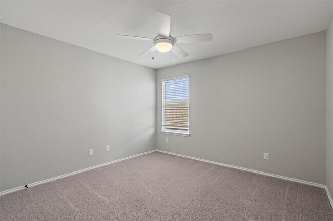 Building Photo - 213 Sweet Autumn Dr