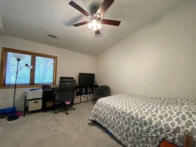 Building Photo - $1,975 | 3 Bedroom, 2.5 Bathroom Home | Ca...