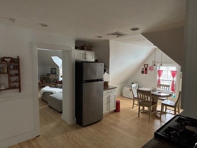 Building Photo - 5 Horton St