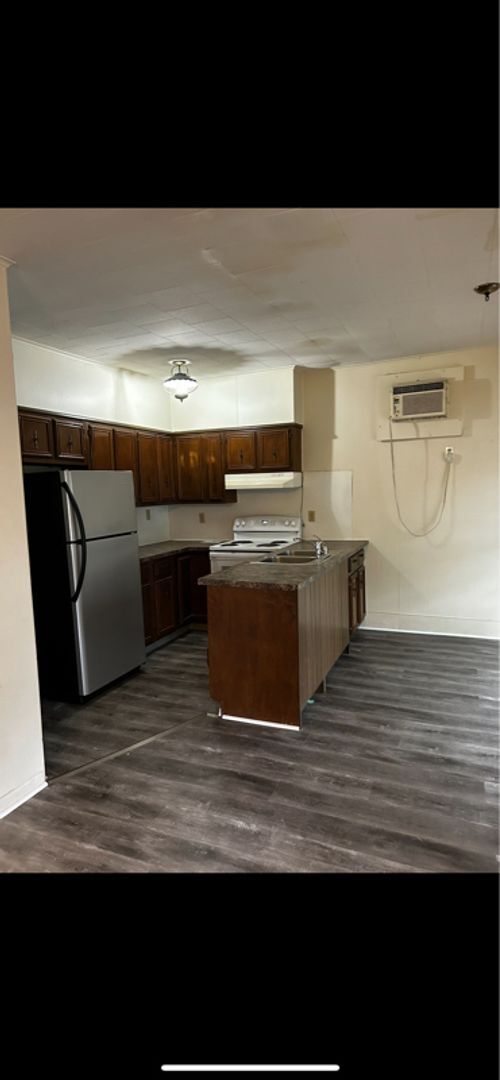 Building Photo - 361 Warren Ave