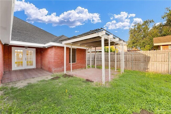 Building Photo - 4621 W Maple Ave