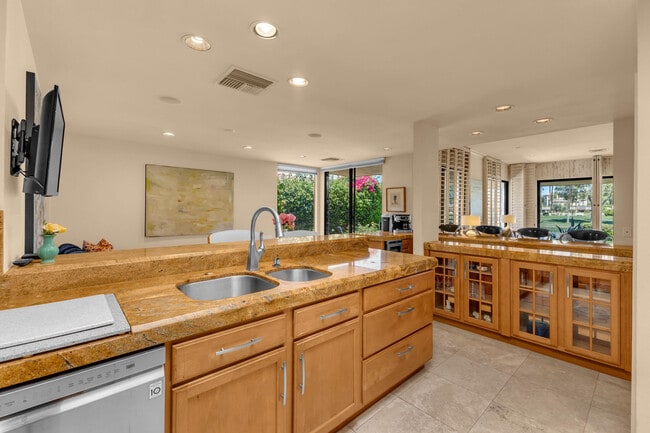 Building Photo - 24 Columbia Dr