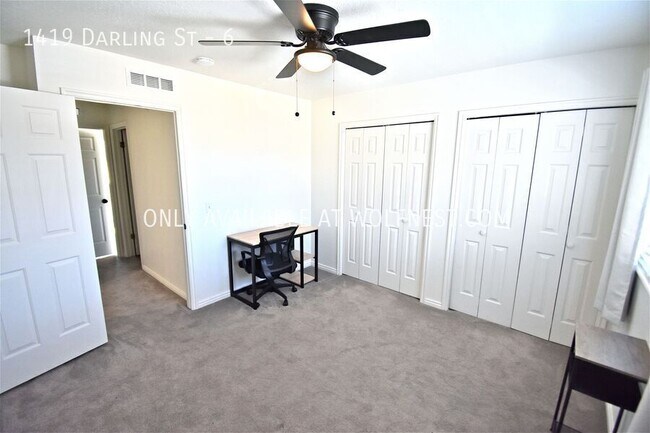 Building Photo - Stunning 3 Bed Ogden Townhome! No Deposit ...