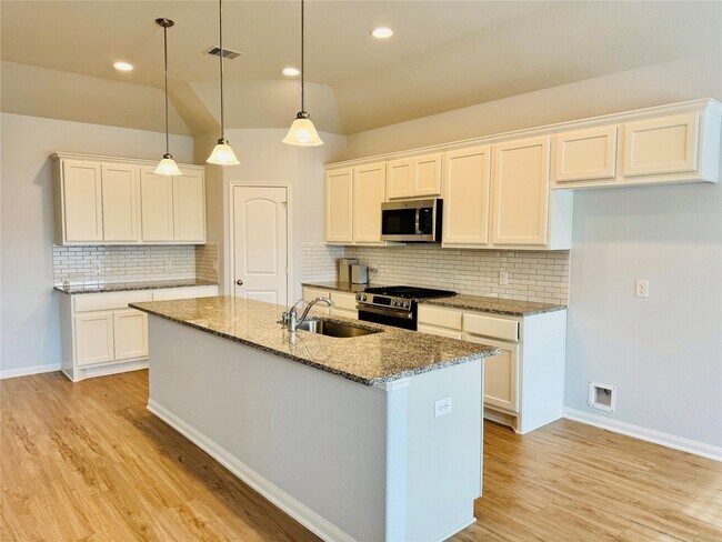 Building Photo - 13018 Laura Lake Dr