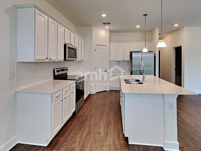 Building Photo - 1048 Walden Pond Dr