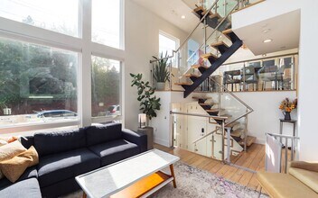 Building Photo - Three Bed Olde Kensington Home