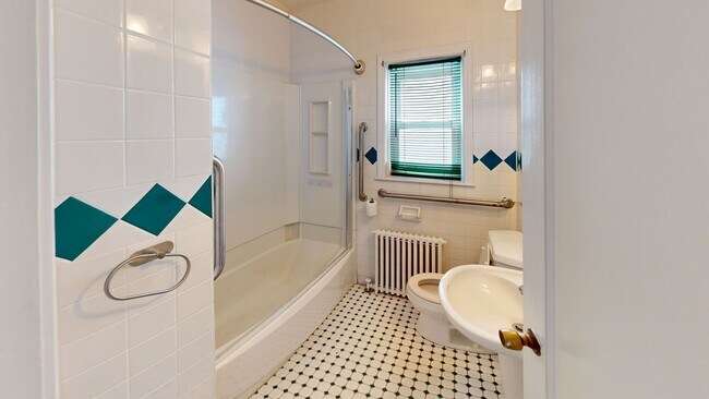 Building Photo - 3 BD  1.5 BA  Guilderland Schools