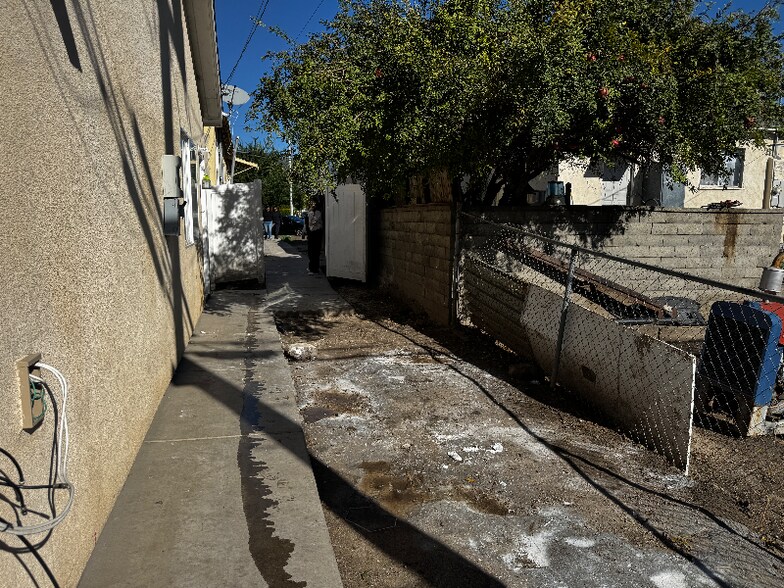 Building Photo - 1239 N Roxbury Dr