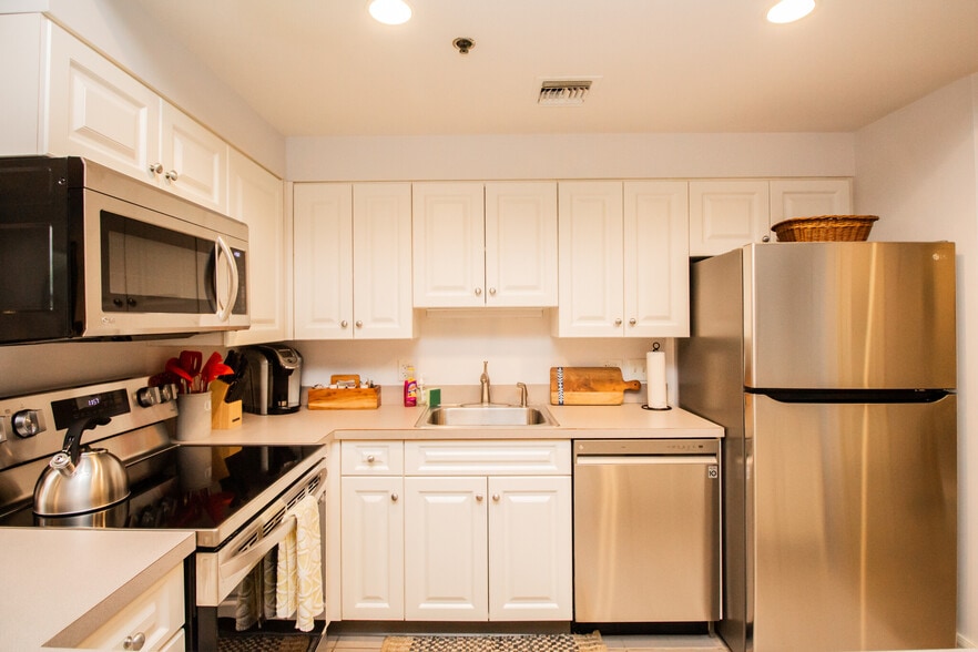 Building Photo - 1387 Washington St