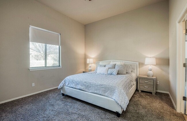 Building Photo - Westside area for Short or Long Term Rental (Completely Furnished) Beautiful 3 bed/2.5 baths plus...