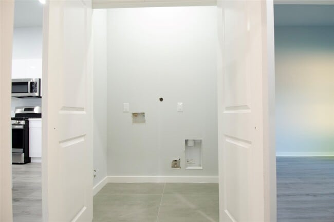 Building Photo - 2830 Mansfield St