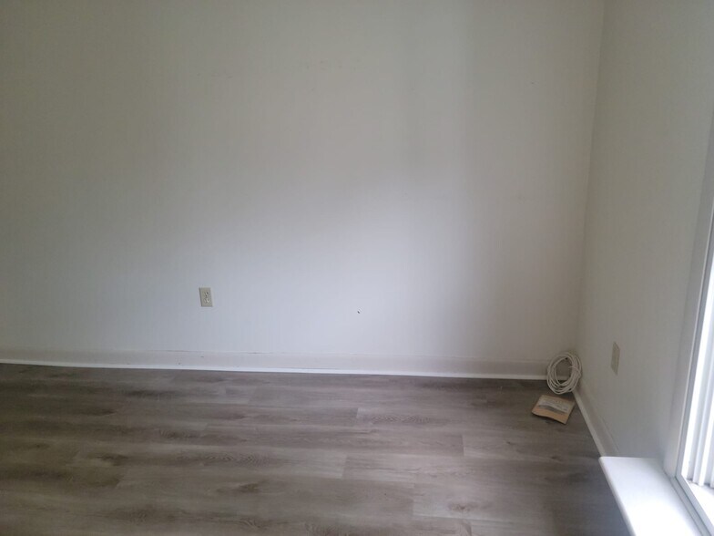 Building Photo - 3 Shadowbrook Ln