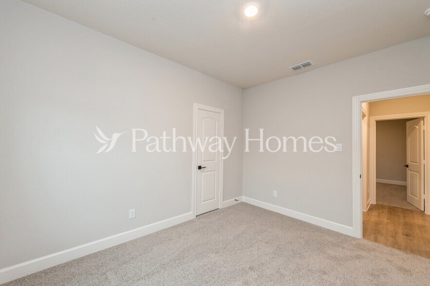 Building Photo - 624 Brookside Dr