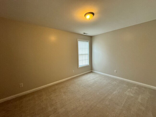 Building Photo - Beautiful 4 Bedroom in Kearney Ridge